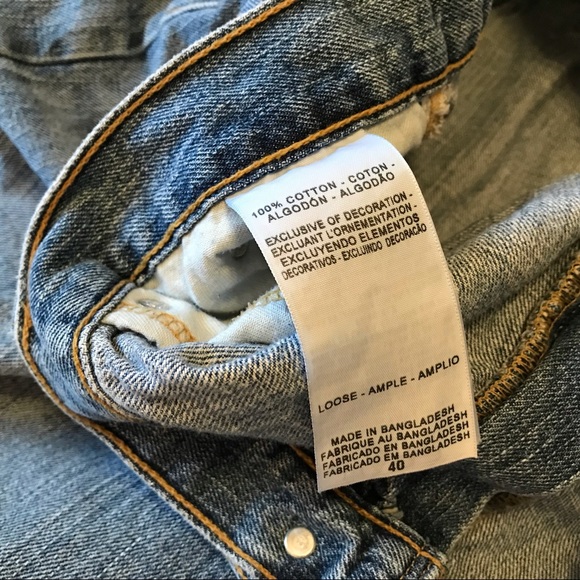 Levi Strauss & Co Signature Loose Light Wash Denim Shorts - Picture 9 of 10